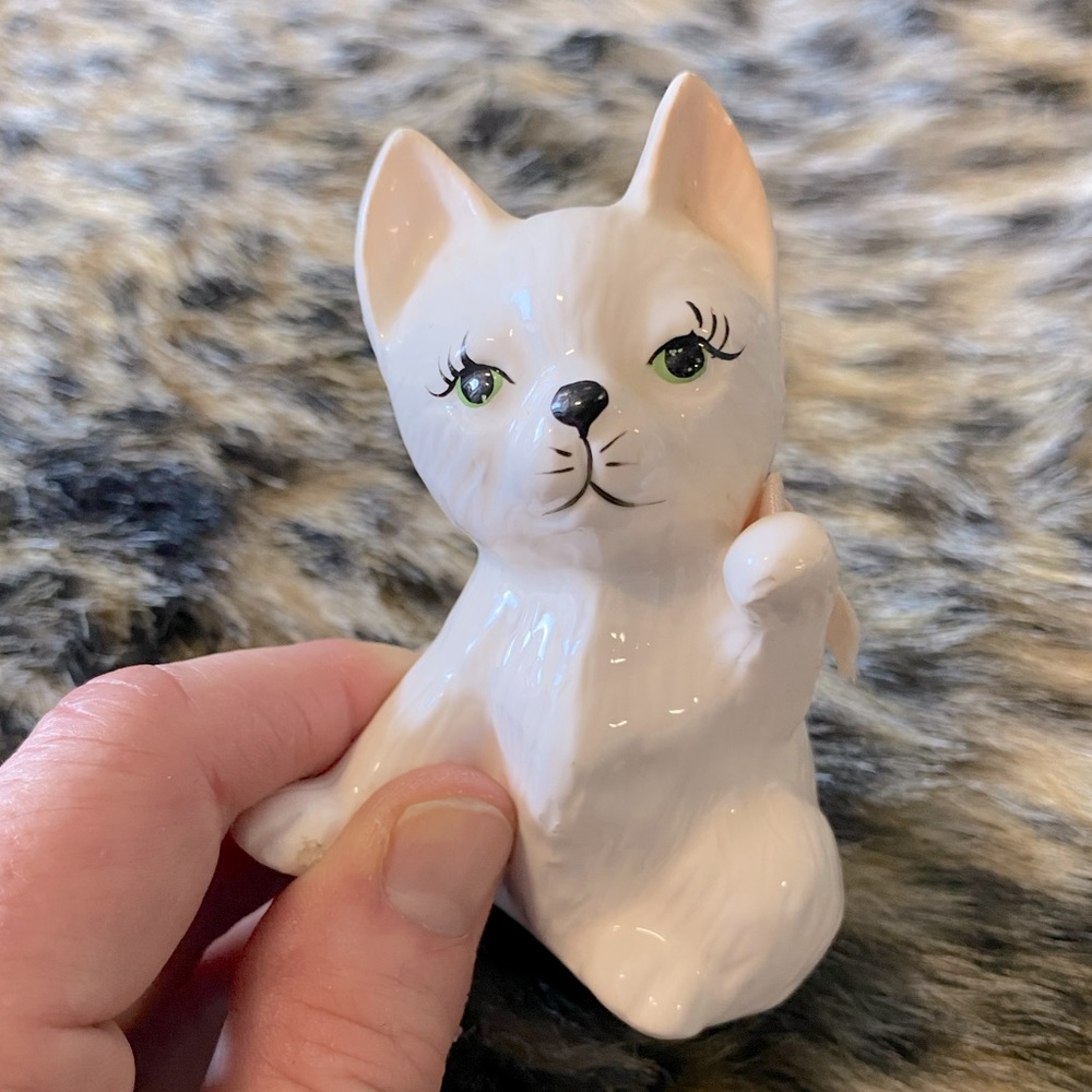 Adorable Vintage Porcelain Cat Figure